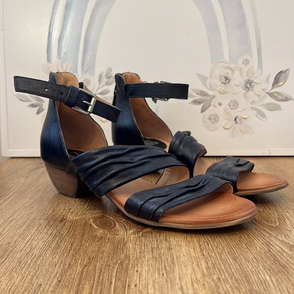 Miz Mooz Cassie Heeled Sandals in Navy Leather Women’s 41 Wide - Picture 2 of 14